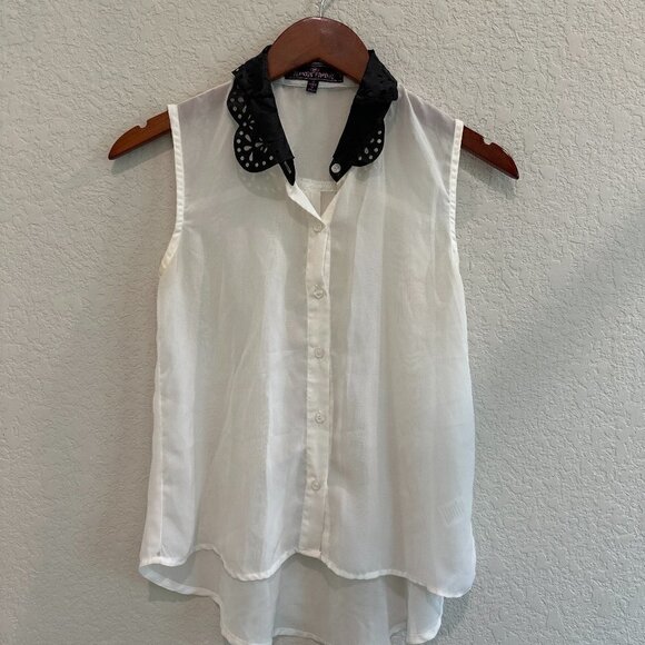Almost Famous Tops - Almost Famous Women's White Sleeveless Top Size Small